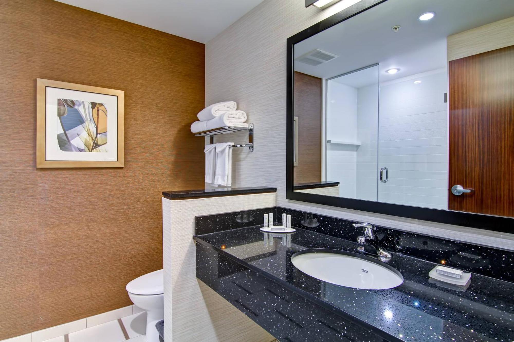 Fairfield Inn & Suites By Marriott Kamloops Eksteriør billede